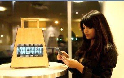 Indossare le emoji? Arriva la borsa LED