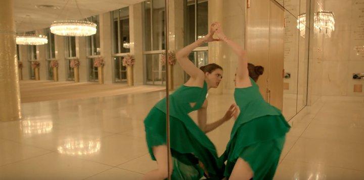 Spike Jonze ha diretto l'ultimo imperdibile spot di Kenzo