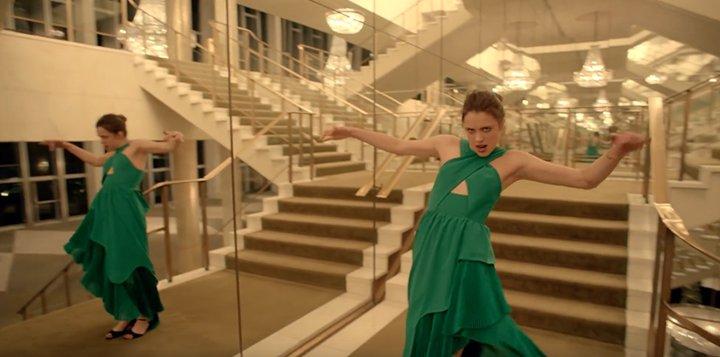 Spike Jonze ha diretto l'ultimo imperdibile spot di Kenzo