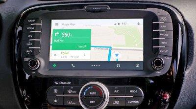 Siete pronti a parlare alla vostra auto? Con Google è ora possibile farlo