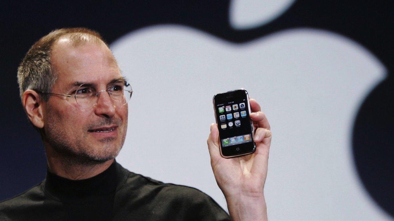 steve_jobs_iphone_2007