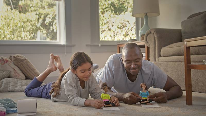 pubblicità spot di Barbie con padri