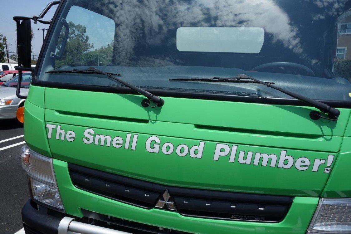 Logo-Front-of-Truck-Smell-Good