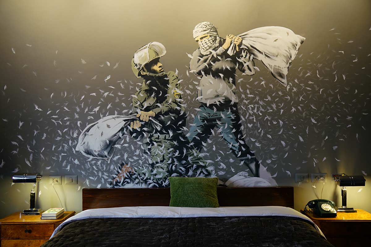 Bansky apre a Betlemme The Walled Off Hotel