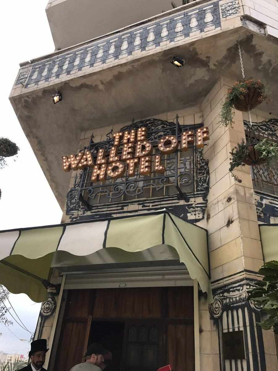 Bansky apre a Betlemme The Walled Off Hotel