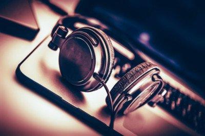 Sarà l’Intelligenza Artificiale a scrivere e comporre la musica del futuro?