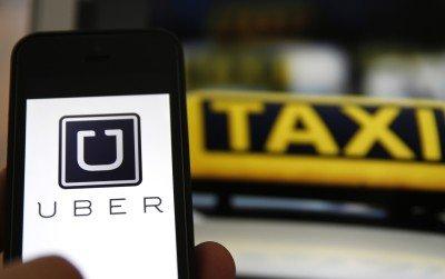 Prove di dialogo con le auto bianche: Uber Taxi sbarca a Torino