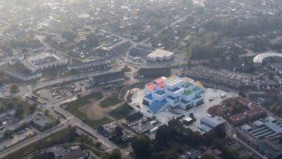 In Danimarca apre LEGO House (inutile dirlo, è a forma di mattoncini colorati)
