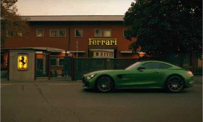 Il video omaggio (e sfottò): la Mercedes sfreccia in casa Ferrari