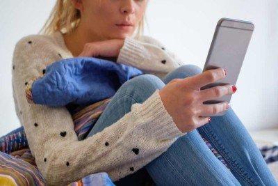 Adolescenti, smartphone e depressione: perché è una relazione pericolosa