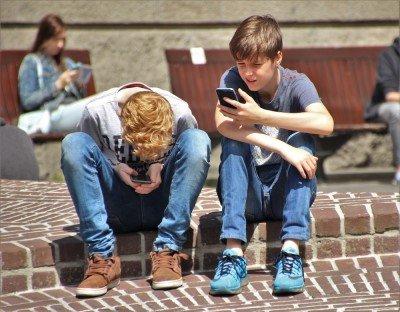 Apple promette nuove funzionalità per contrastare la dipendenza da smartphone dei bambini