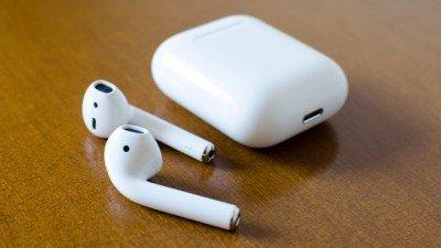 I nuovi AirPods di Apple si attiveranno senza toccarli