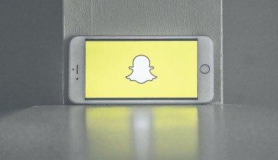 Perché i genitori hanno paura di Snapchat (e come lo usano gli adolescenti italiani)