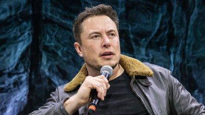 Elon Musk si fa la sua media company: vuole un “impero mediatico intergalattico”