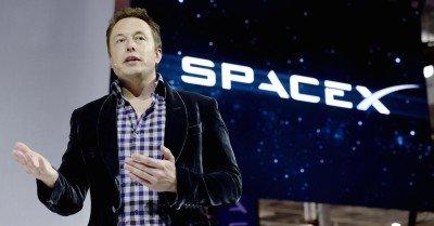 Elon Musk dice che Marte non sarà un rifugio per ricchi (ma il biglietto costerà 200mila dollari)
