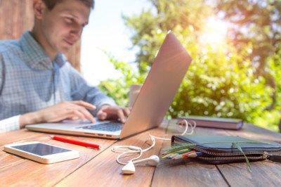 Come pianificare e gestire il tuo blog per un anno in 5 mosse