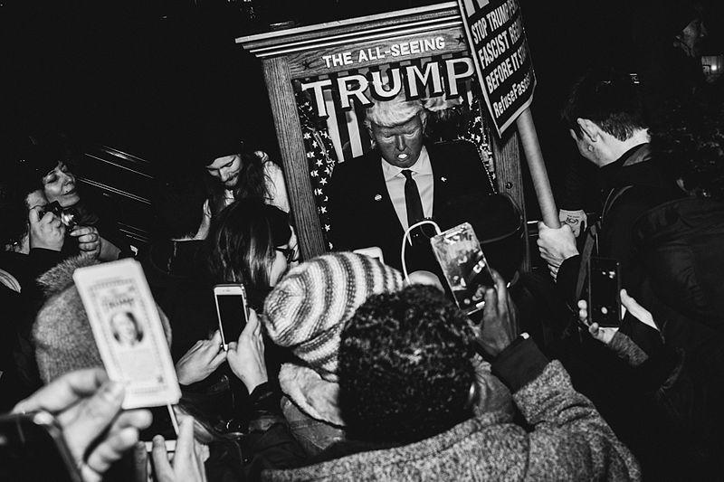 design museum, all seeing trump, arte di protesta