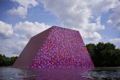 L’ultima opera di Christo che galleggia sul lago di Hyde Park a Londra