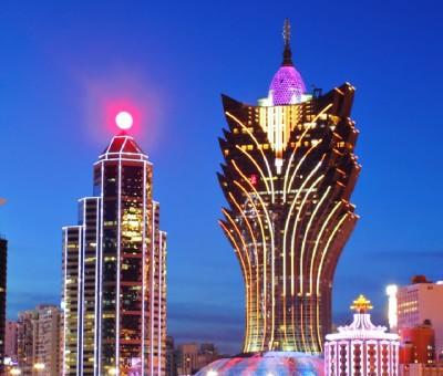 La Cina vuole sostituire i lampioni con una luna artificiale entro il 2020 La Cina vuole sostituire i lampioni con una luna artificiale entro il 2020