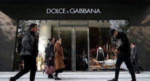 Perché la sassaiola cinese contro Dolce&Gabbana rischia di essere peggiore delle accuse di razzismo