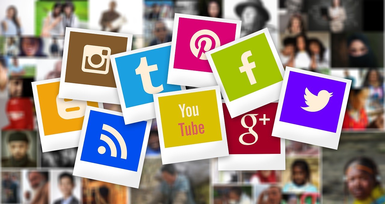 Facebook, Twitter, Instagram, YouTube, LinkedIn esserci o non esserci