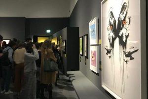 Abbiamo visitato la mostra di Banksy al Mudec di Milano (e vi raccontiamo perché vale la pena andarci)