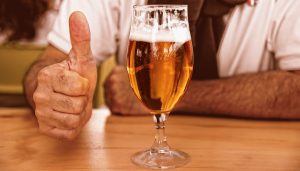 LG s’inventa una macchina per fare la birra in casa (con le capsule)
