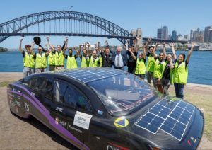Un’auto solare ha battuto il record di consumi (4 mila km con 25 euro)