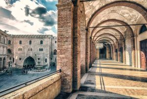 Il viaggio nel rilancio digitale delle Marche, raccontato attraverso le esperienze di una comunità