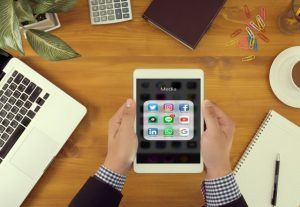 Week in Social: lo sticker per le donazioni su Instagram e le nuove regole di Twitter per le elezioni europee