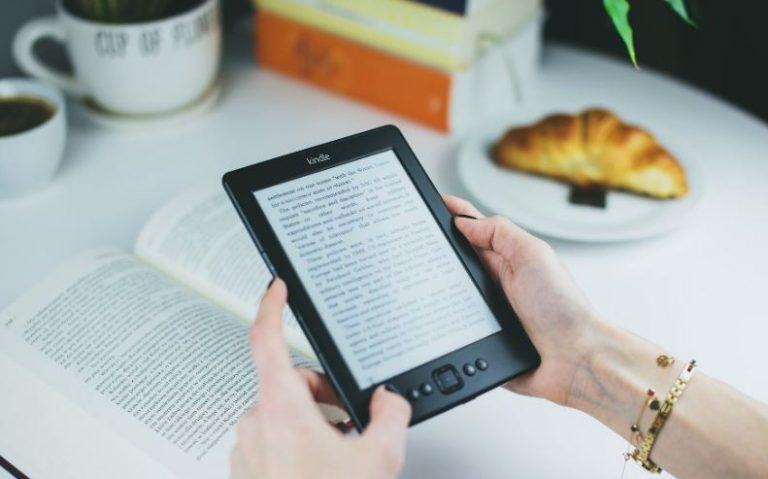 Come pubblicare il tuo libro online e promuoverlo sui social