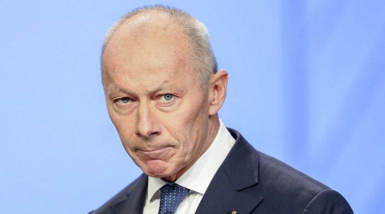 Renault silura Bolloré e nomina un nuovo AD per rivitalizzare l’alleanza con Nissan