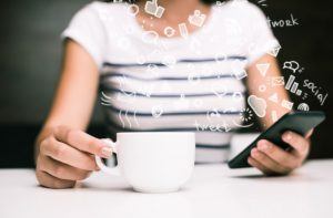 Week in Social: dal nuovo feed di TikTok allo sticker Maps di Instagram