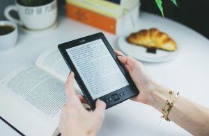 #Leggereacasa ai tempi del COVID-19: i libri da leggere e le iniziative solidali delle case editrici