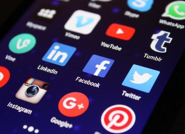 regolamento contenuti social network