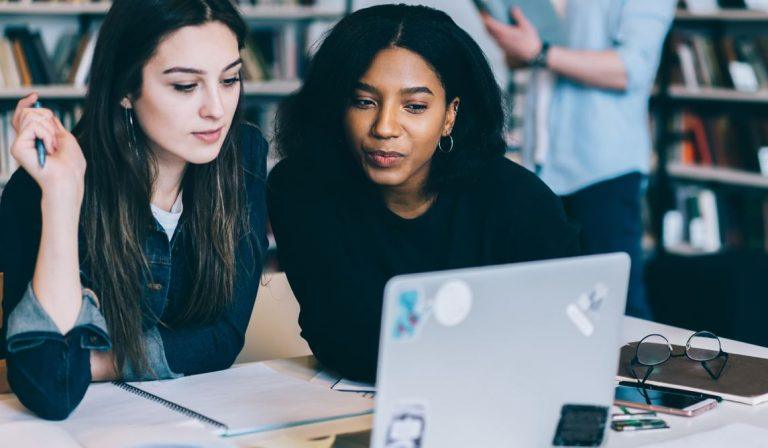 Sempre più persone usano i social come motore di ricerca: lo studio di Capterra