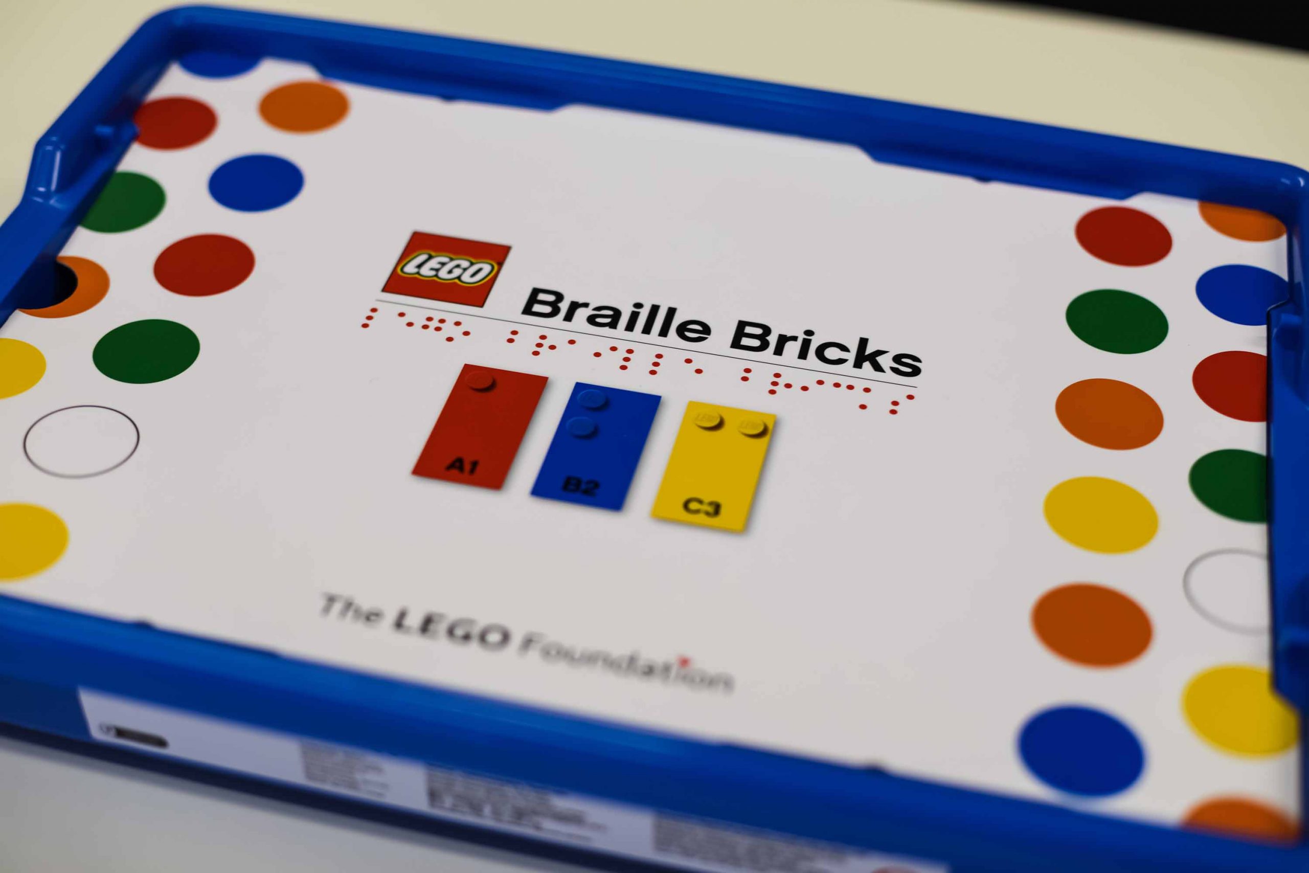 Imparare il Braille con i mattoncini colorati: il nuovo progetto di LEGO