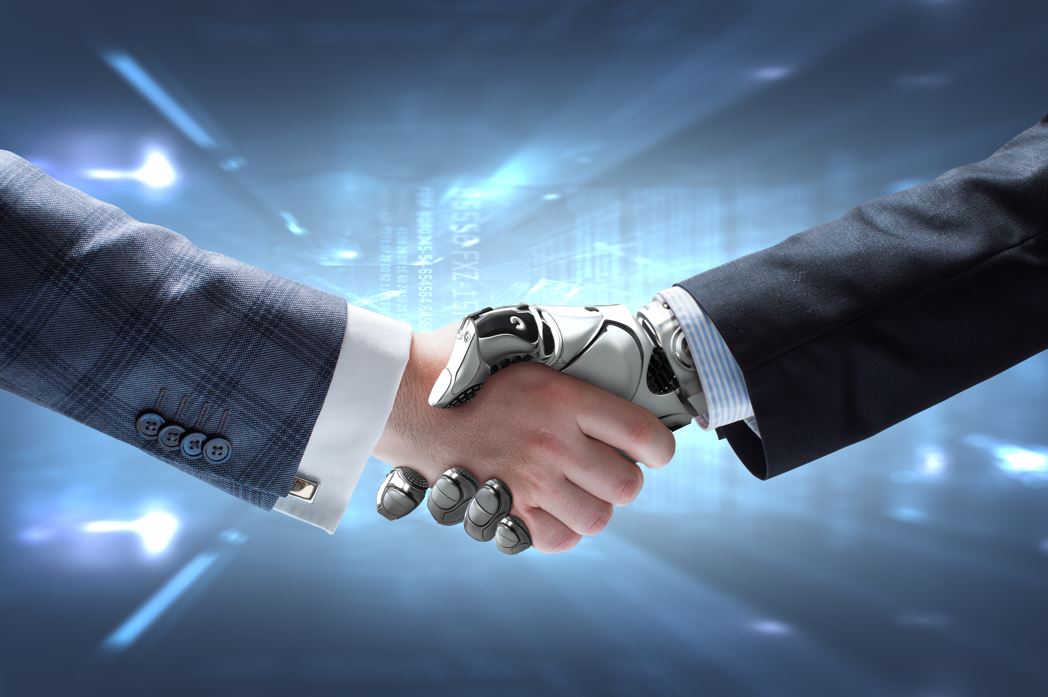 intelligenza artificiale e marketing - uomo e robot che si stringono la mano